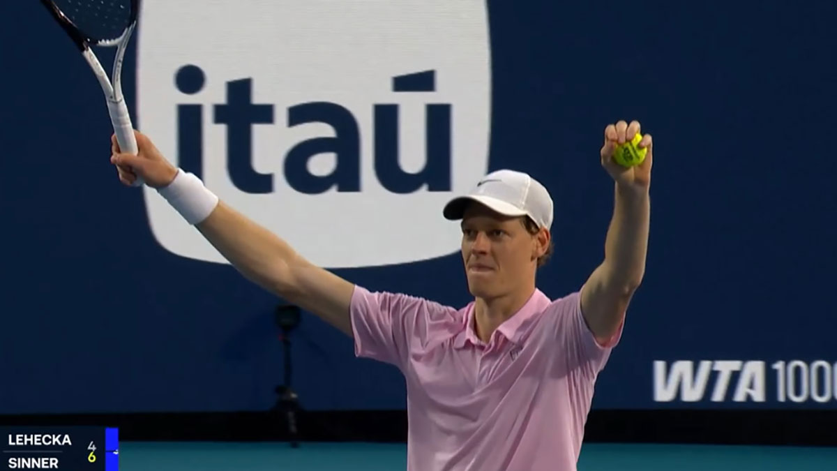 Jannik Sinner esulta dopo la vittoria contro Jiří Lehečka nella finale del Miami Open 2026