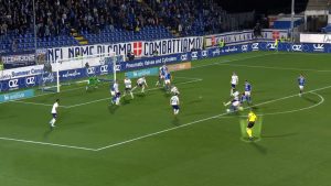 Nico Paz colpisce Bonny rigore Como Inter VAR